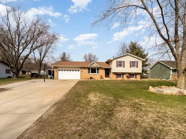 8928 Luann Dr N, Demotte, IN 46310