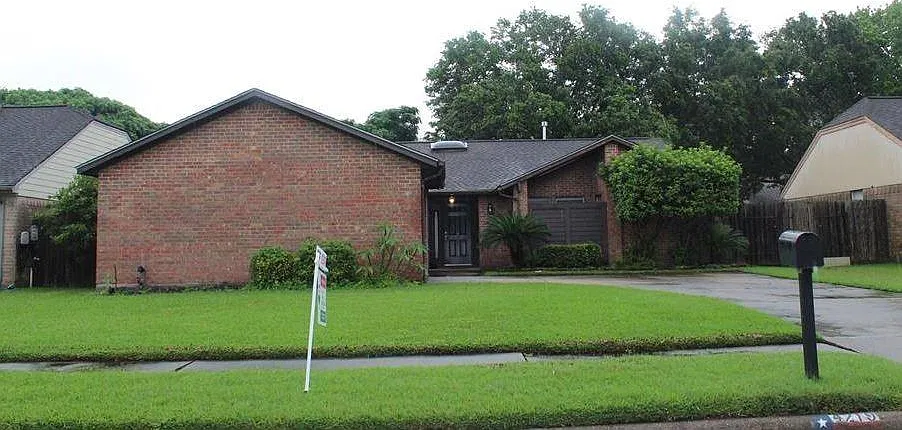 3 bed, 2.0 bath, 1719 sqft, $2,350 — Photo 2