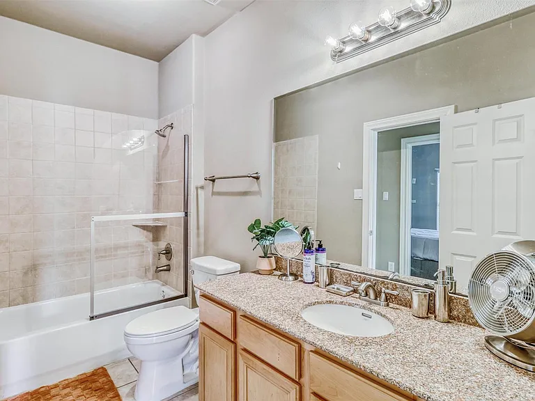 9113 Creekstone Lake Dr — Photo 25
