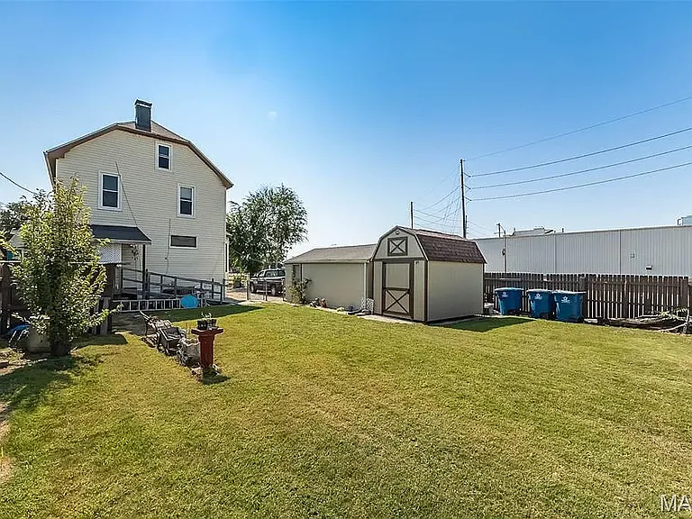 1911 Benton St — Photo 16