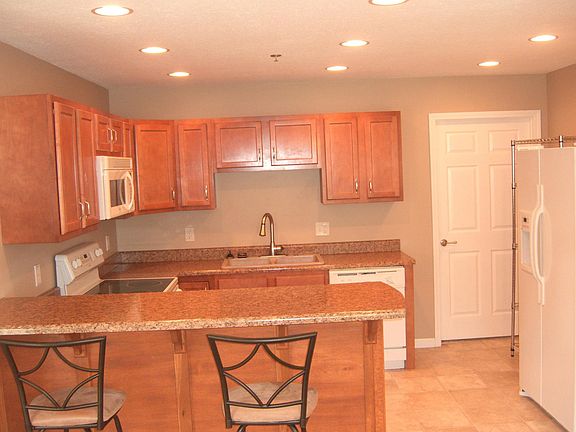 3rd image of 407 S Franklin St #2
