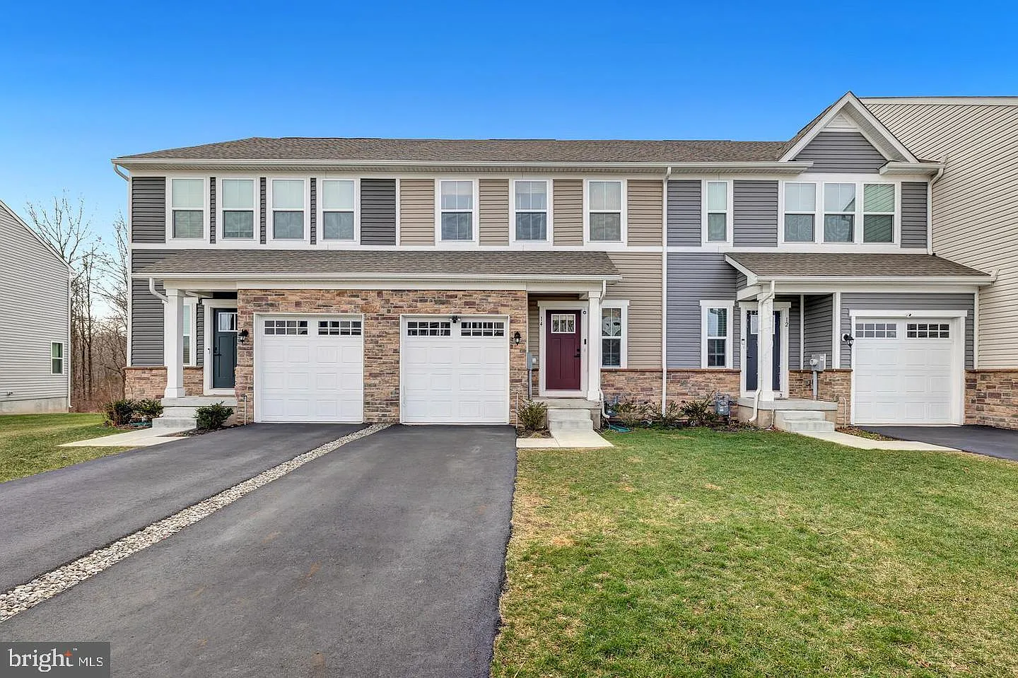 3 bed, 3.5 bath, 2462 sqft, $4,300 — Photo 2