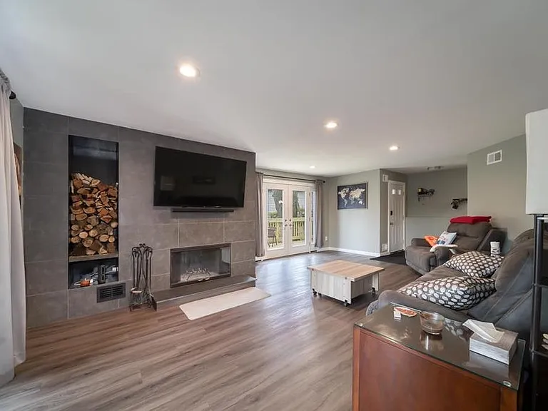 302 Heights Dr — Photo 1