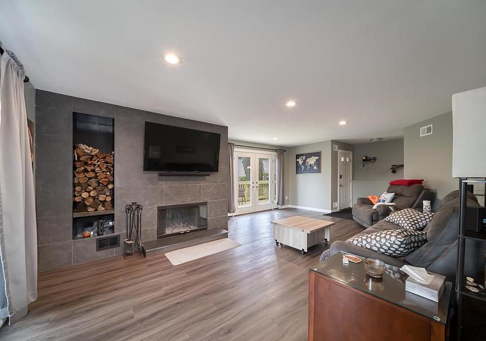 1st image of 302 Heights Dr