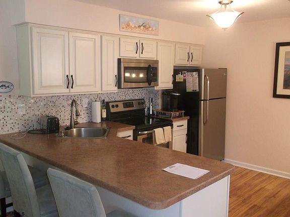 4th image of 4366 West Ave #45