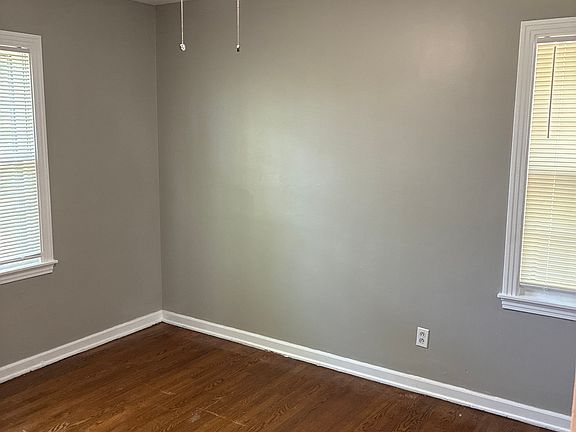 5th image of 907 E 78th Ter