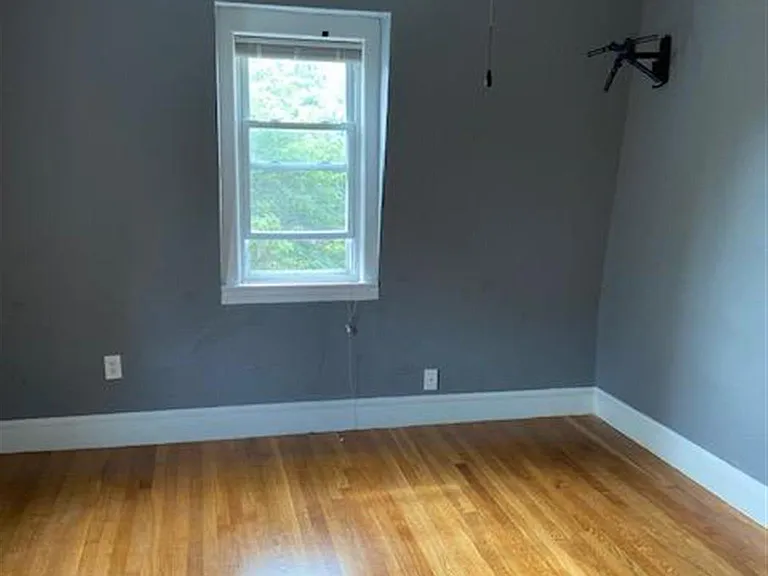 130 Willow Ave — Photo 3