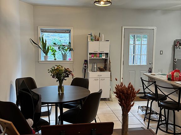 5th image of 1217 Crease St #1