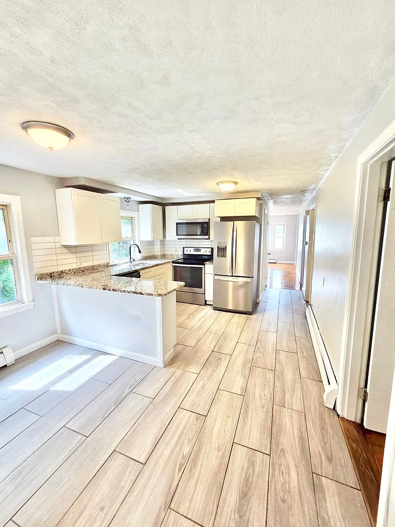 Providence/Mt. Pleasant Updated Single Family - $2,895 — Photo 4