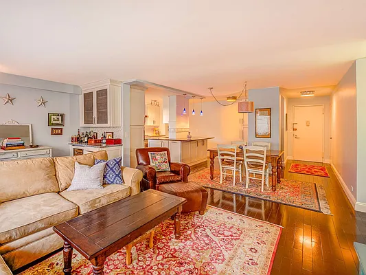 Sold by Nest Seekers International | media 9