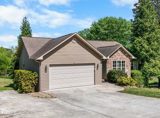 172 Mountain View Rd, Jacksboro, TN 37757