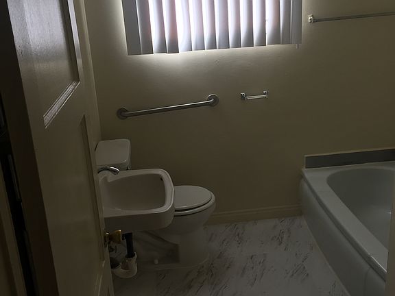 2nd image of 4036 Hillcrest Dr #4044 B