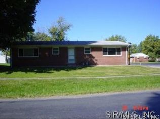 402 S Main St, Brighton, IL 62012