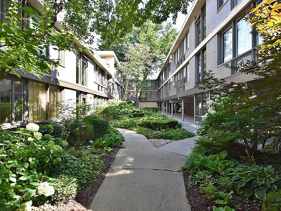 3rd image of 1044 Ontario St APT 1D