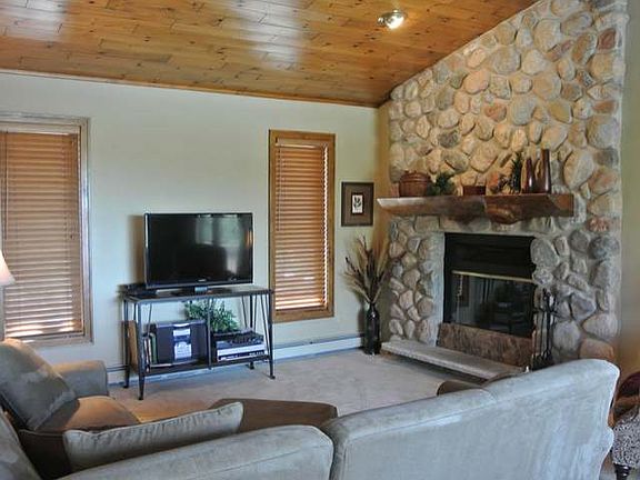 3rd image of 10058 Woodcrest Dr
