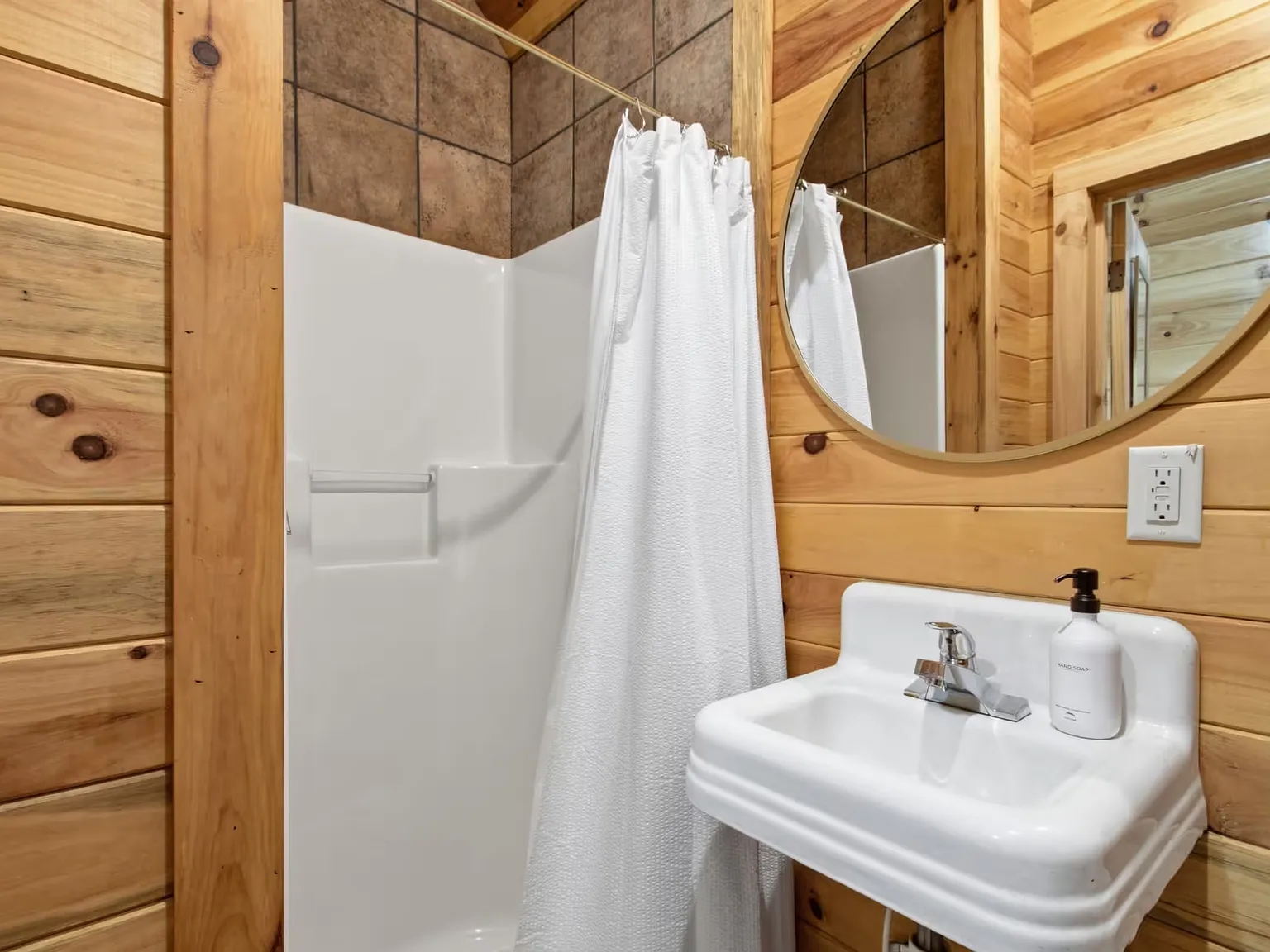 1 bed, $1,000 — Photo 1