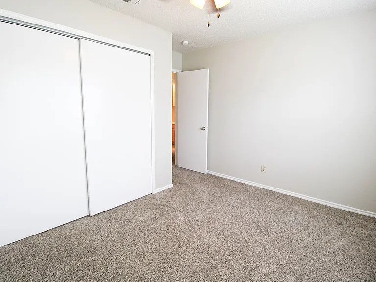 961 Schertz Pkwy — Photo 25