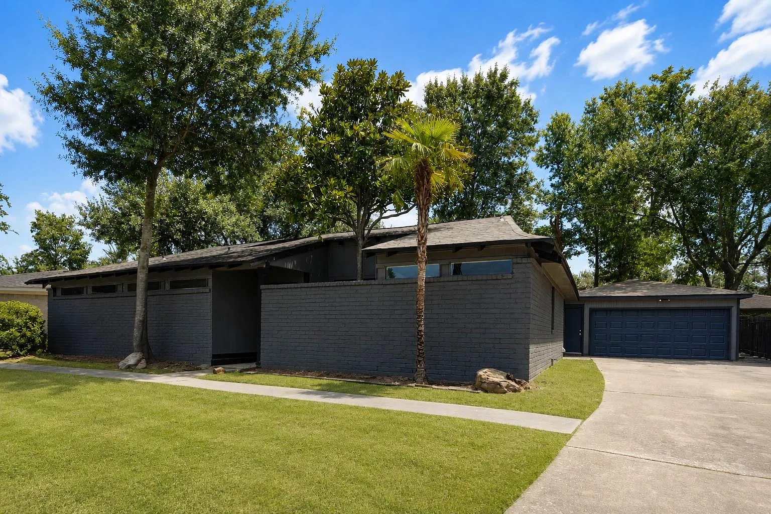 3 bed, 2.0 bath, 1815 sqft, $2,100 — Photo 4