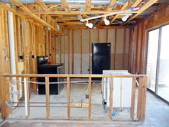 5th image of 1500 W Esplanade Ave APT 27D