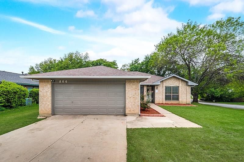 1st image of 806 Creekside Dr