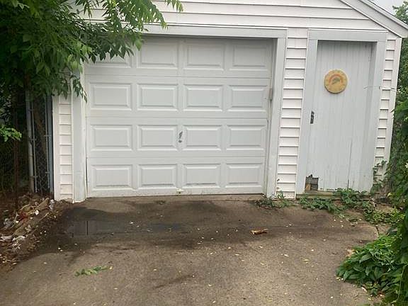 5th image of 1100 E War Memorial Dr