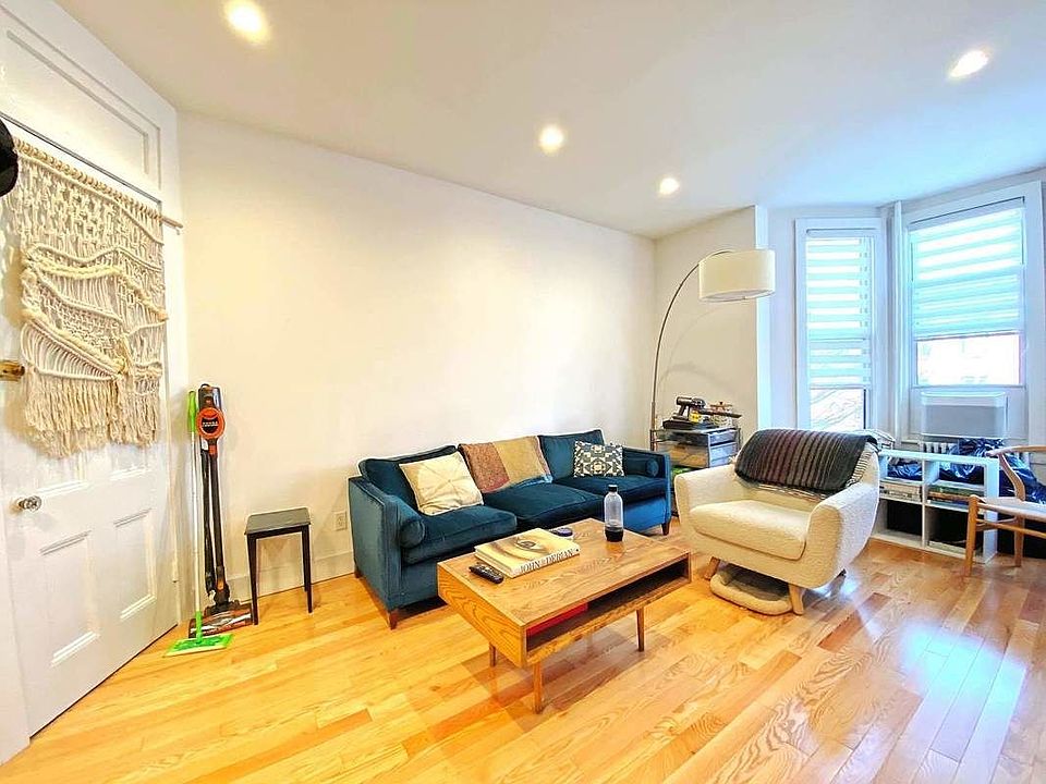 1st image of 256 12th St APT 3L