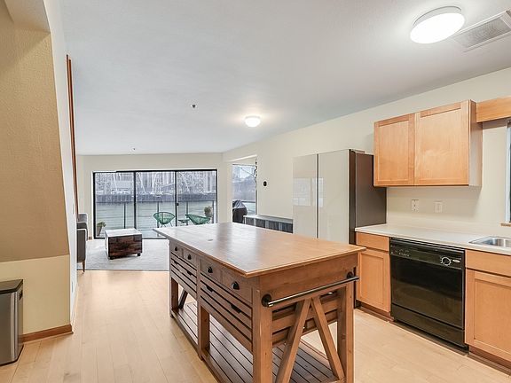 5th image of 710 NW Naito Pkwy APT C3