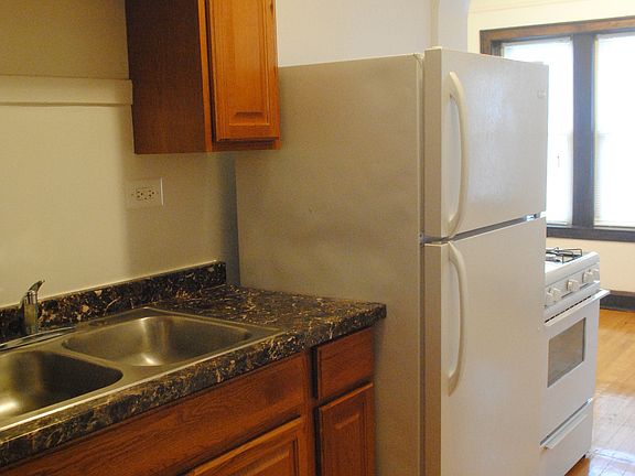 4th image of 918 N Menard Ave APT 2N