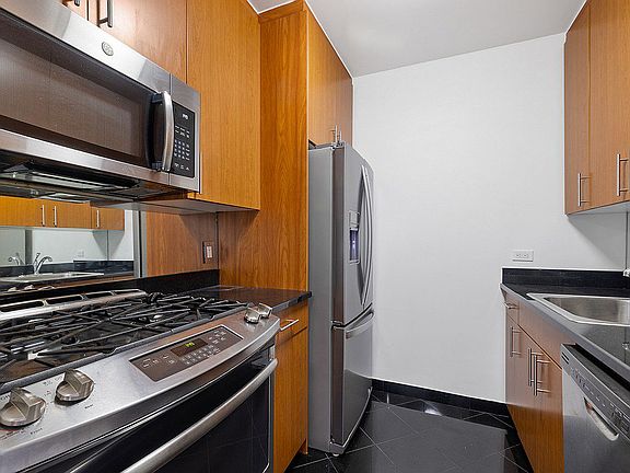 3rd image of 265 E 66th St APT 10G