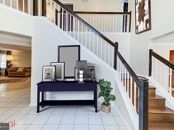 3rd image of 2 Callison Ln
