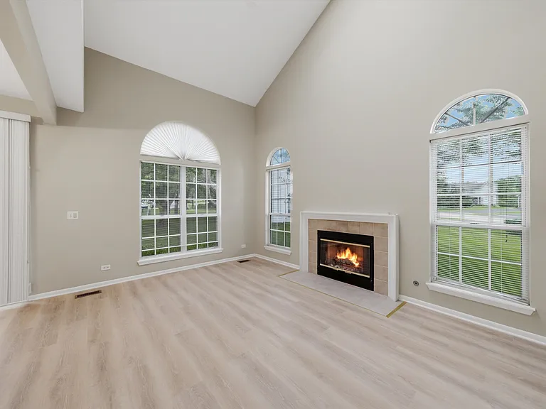 610 Woodhaven Dr — Photo 5