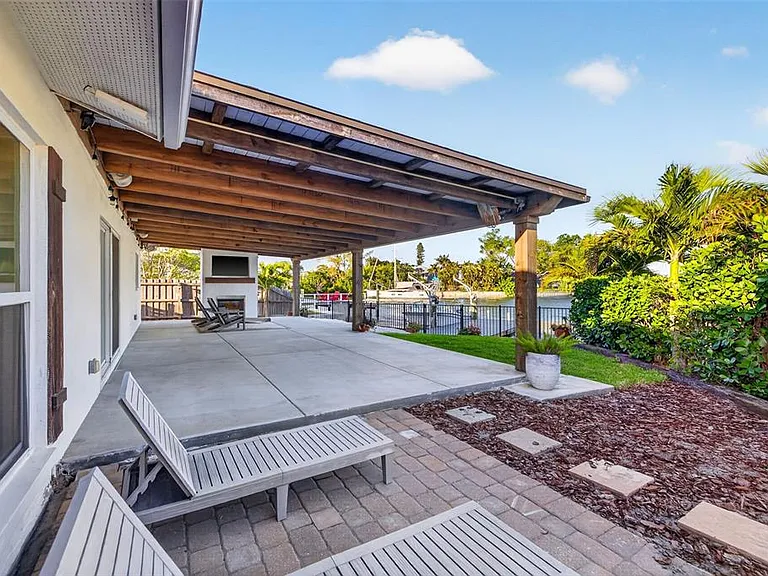 4200 Beach Dr SE — Photo 15