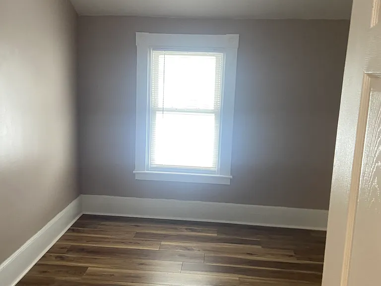 196 Collette St #4 — Photo 8
