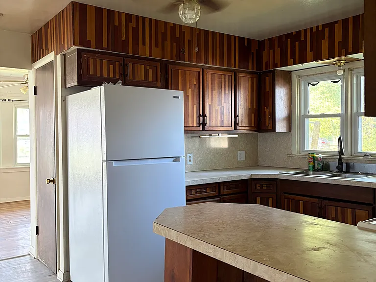 301 E Calvert St — Photo 2