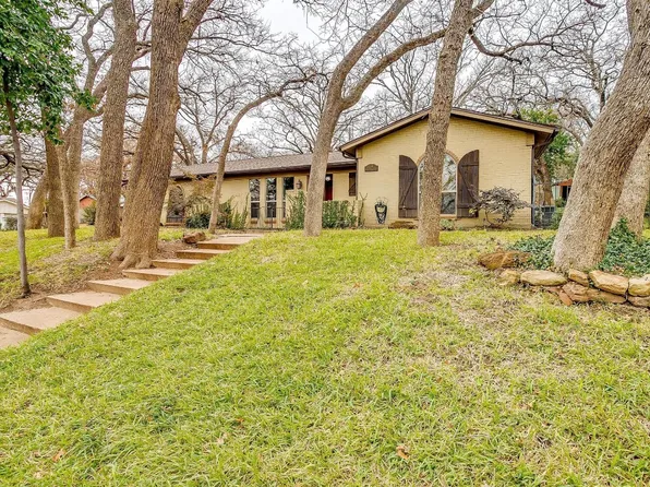 1001 Greendale Dr, Bedford, TX 76022