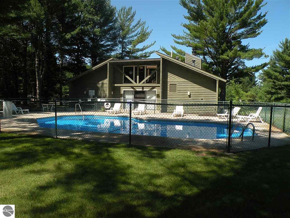 6885 Pinebrook Dr UNIT 5, Bellaire, MI 49615 Zillow