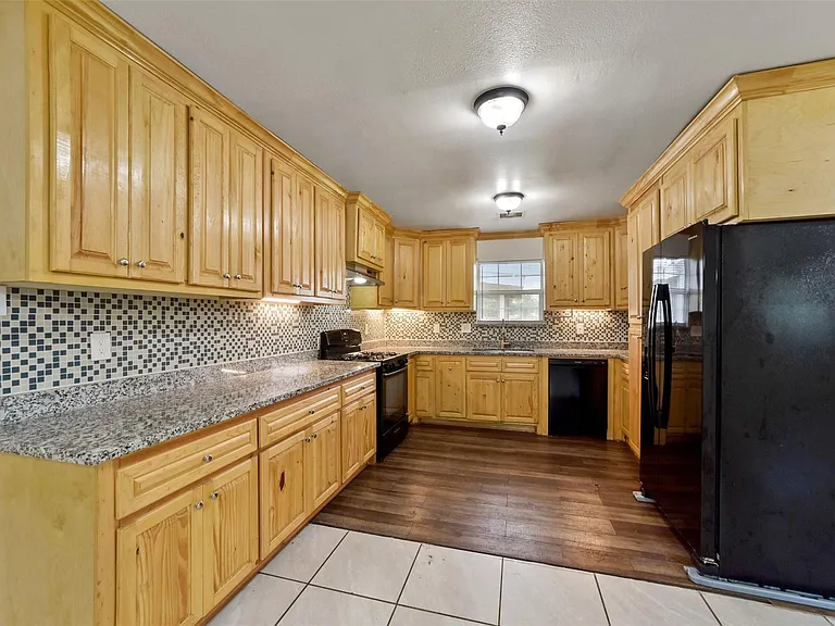 214 Schilling St — Photo 7