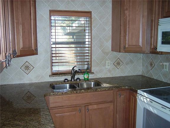 4th image of 318 E Warren Ave