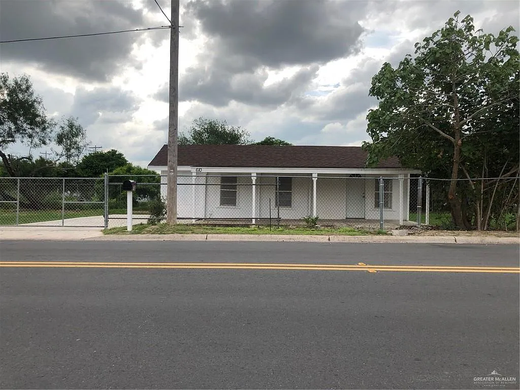 2 bed, 1.0 bath, 644 sqft, $950 — Photo 1