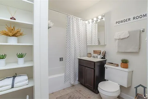 16W610 Honeysuckle Rose Ln — Photo 12
