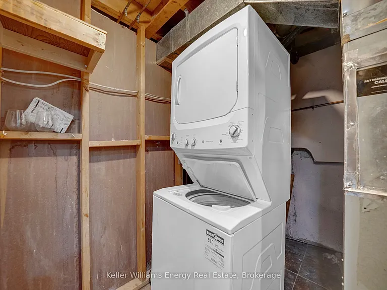 1137 Norman Cres #LOWER — Photo 14