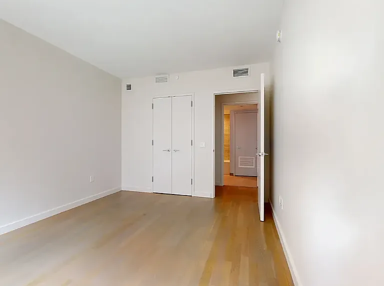 515 E 86th St #1403 — Photo 12