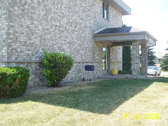 4th image of 239 Knollwood St W #B105