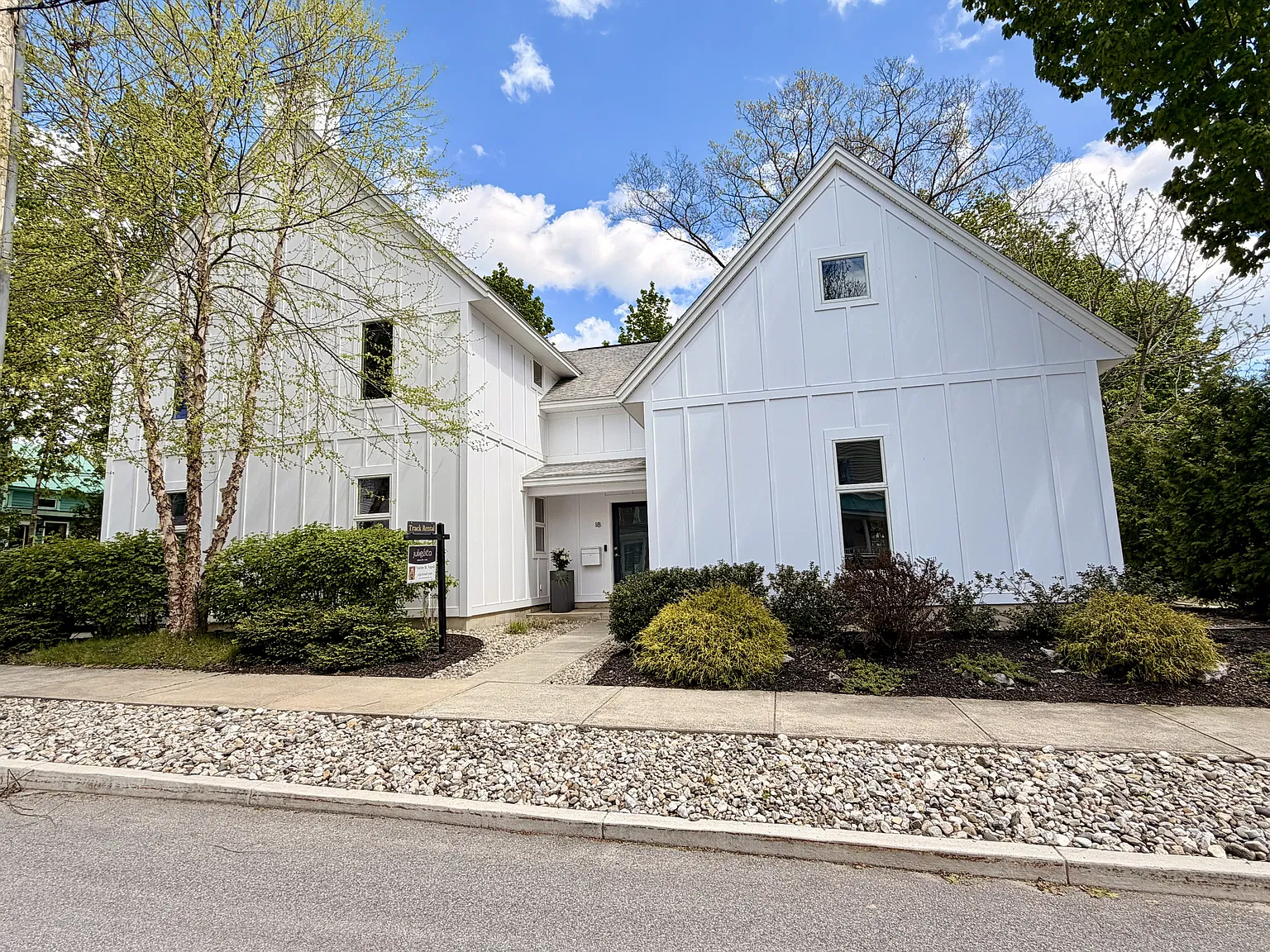 3 bed, 2915 sqft, $40,000 — Photo 2