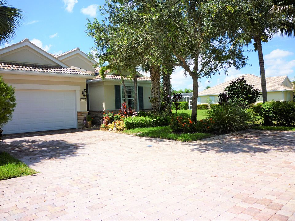Stone front & Extra 
Parking