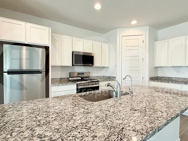 11225 E Ulysses Ave — Photo 7