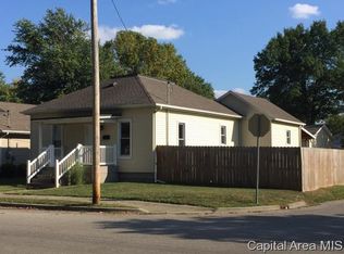 828 W Adams St, Taylorville, IL 62568