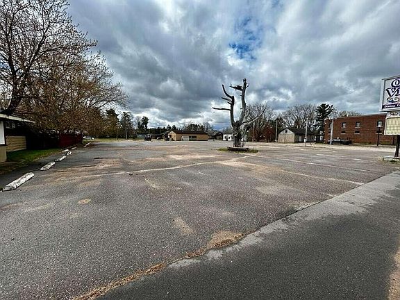 3rd image of 1785 Superior St
