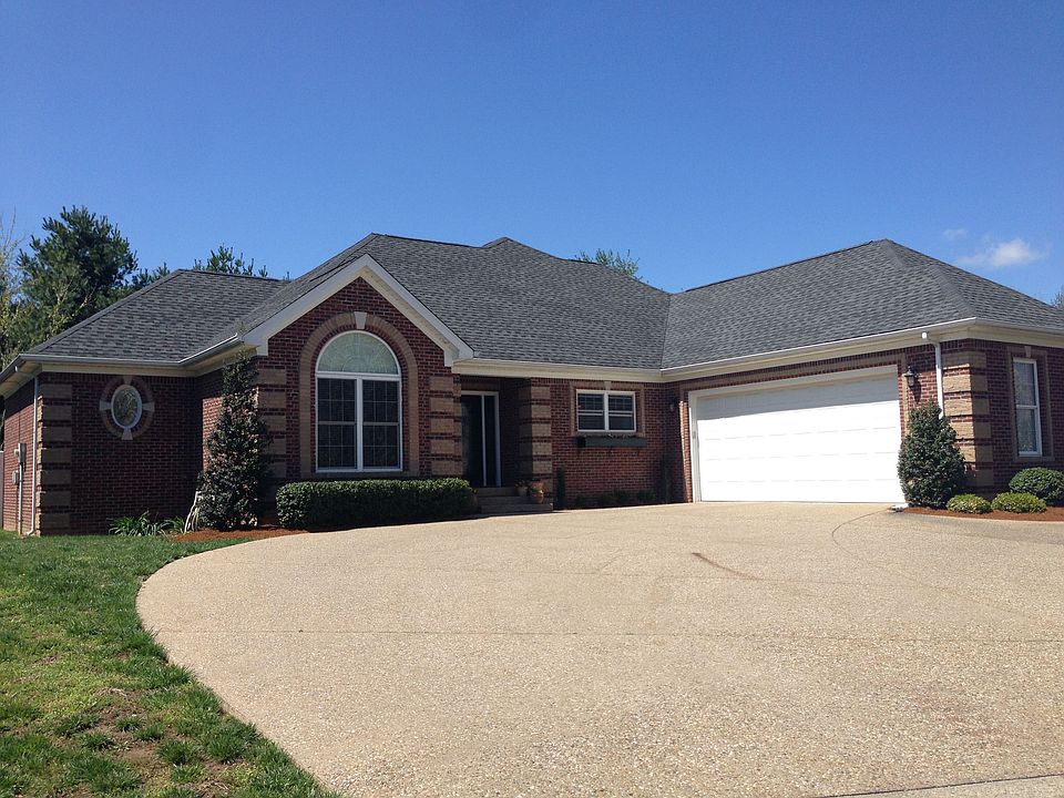 entry w/circle driveway