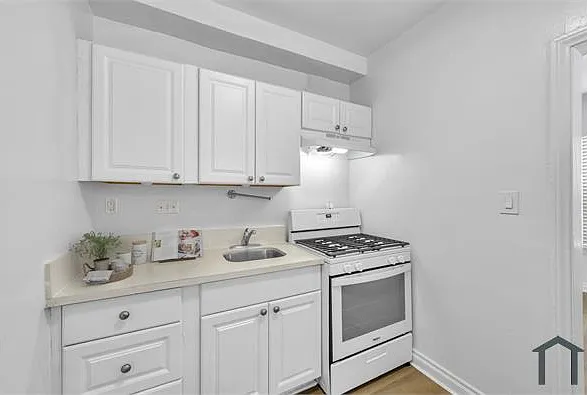 2694 James M Wood Blvd — Photo 4